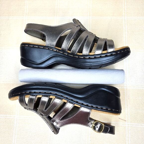 Clarks Lexi Marigold Bendables Metallic Pewter Adjustable Buckle Leather Sandals - Picture 2 of 10